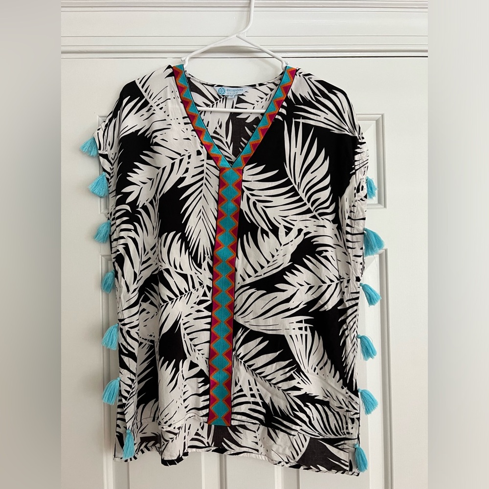 Black and white tropical top